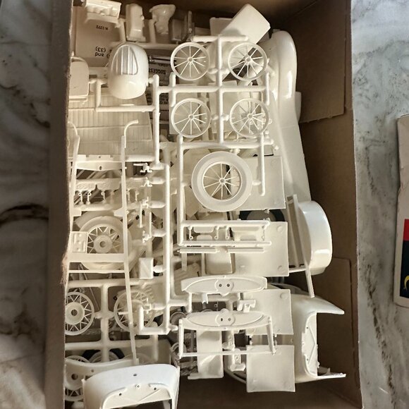 Revell “Authentic Kits” 1:25 scale 1929 Ford Model A Pickup Vintage - Picture 2 of 8